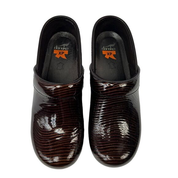Dansko Brown Patent Leather Pro XP Clogs Size 38 Wavy - Picture 2 of 8